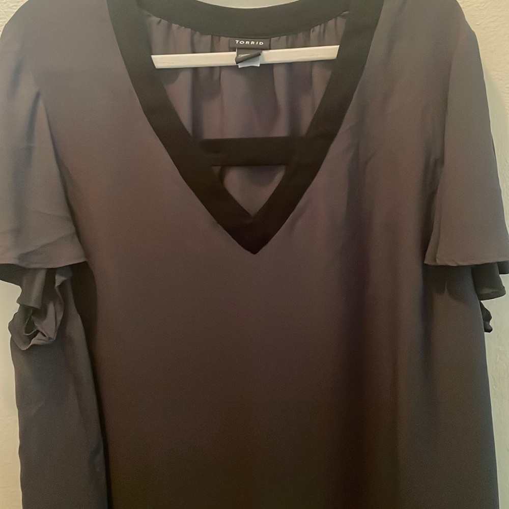 Torrid size 3 gray and black v-neck short sleeve blouse.
